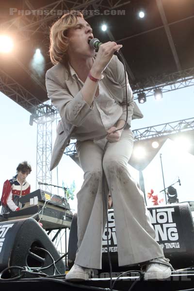 FOXYGEN - 2015-05-31 - NIMES - Grande Scene Flamingo - Sam France - Jonathan Rado